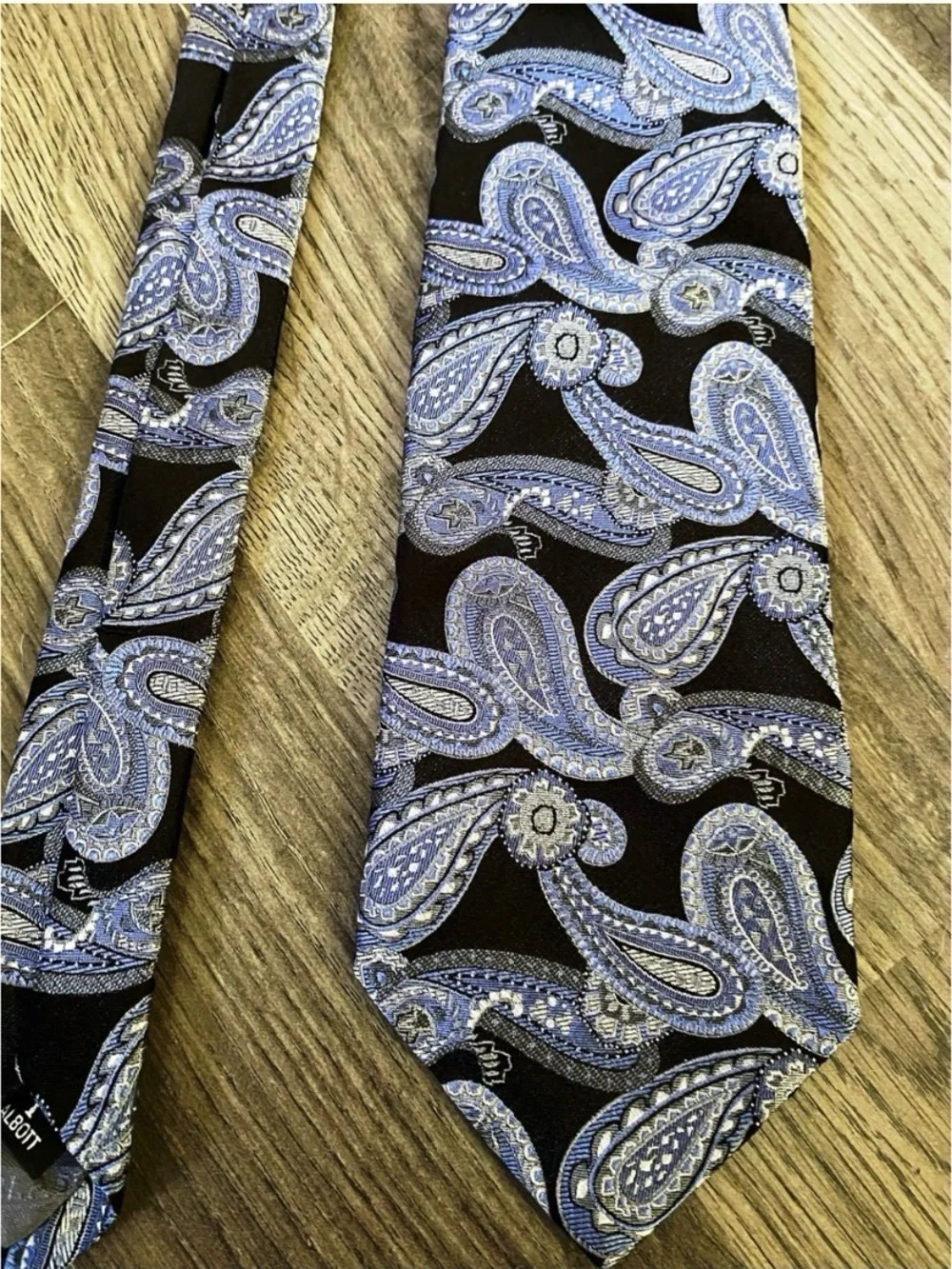 ROBERT TALBOTT Paisley Silk Tie